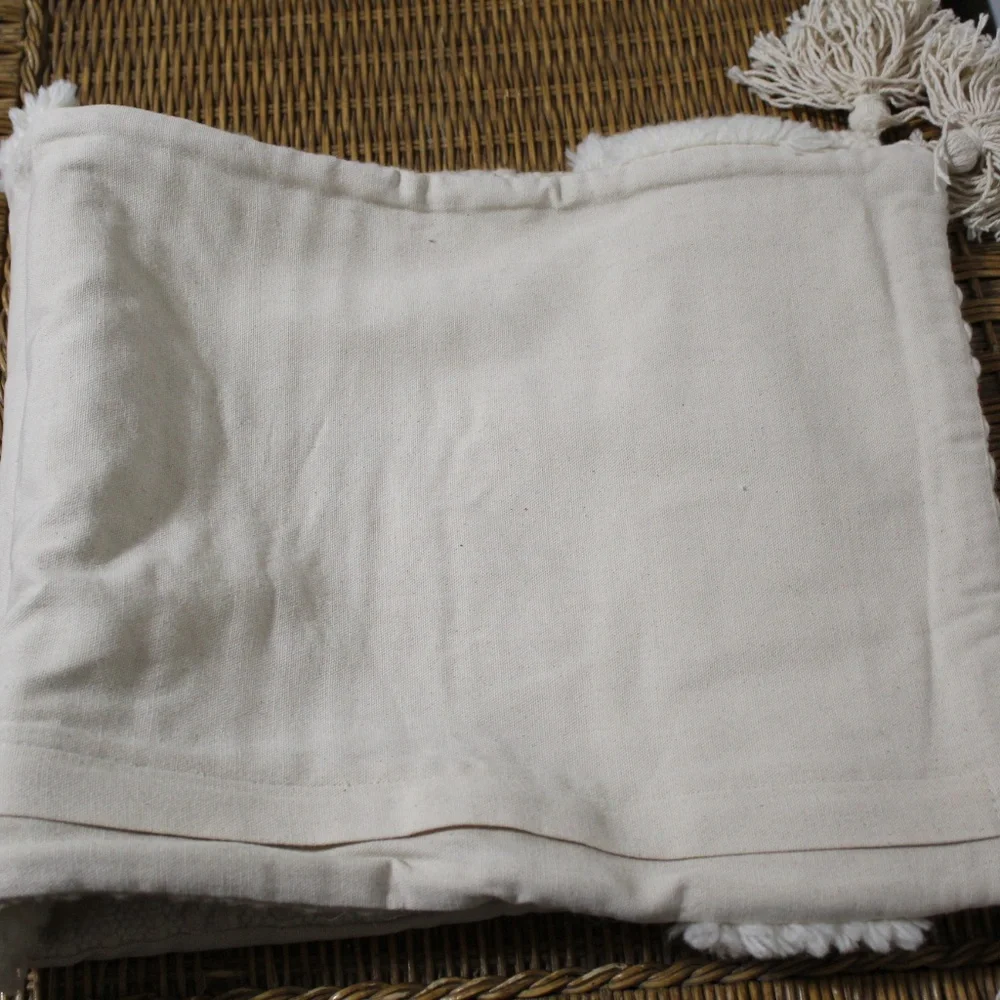 Williams Sonoma.  Cream Textured Woven Pillow Cover w/ Tassels. Set of 2. 36+/-